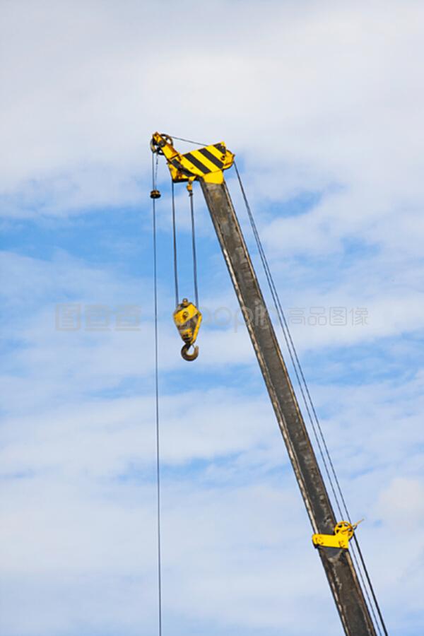 起重机手与起重设备 专业操作与精密机械的完美结合